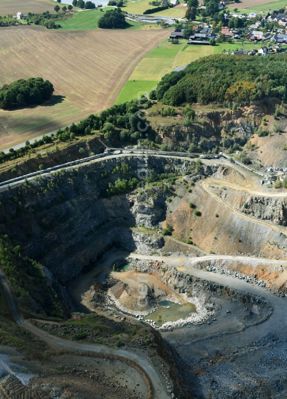 Reimersgrün from the bird's eye view: Quarry Diabasbruch Reimersgruen of the company Hartsteinwerke for the mining and handling of bulk good in Reimersgruen in the state Saxon