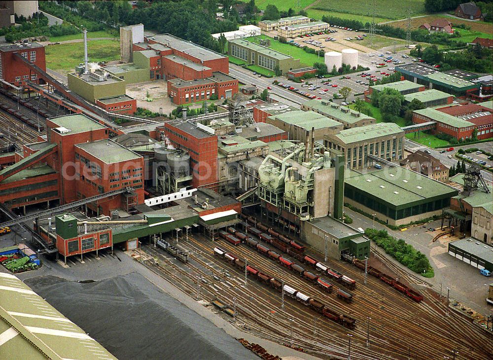 Ibbenbüren from above - Das Steinkohlebergwerk Ibbenbüren an der Osnabrücker Straße in der Stadt Ibbenbüren fördert hochwertige Anthrazitkohle. Der Betreiber ist die RAG Anthrazit Ibbenbüren GmbH. The coal mine Ibbenbueren at the Osnabruecker Strasse in the city Ibbenbueren.