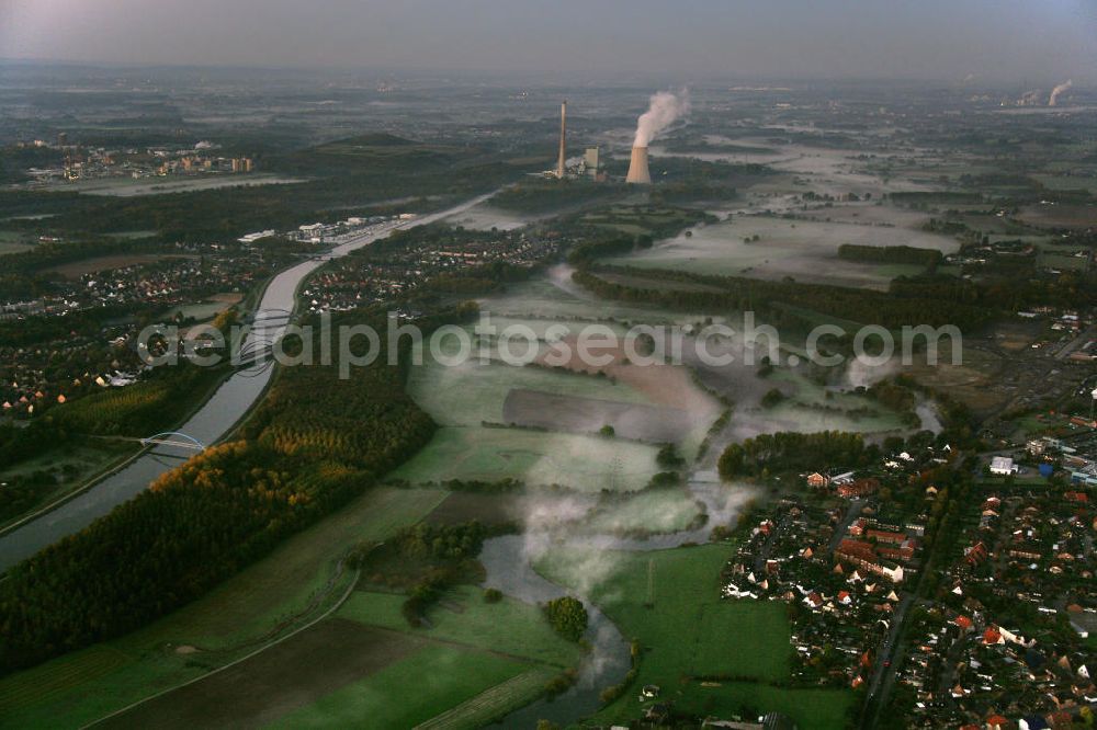 Bergkamen from the bird's eye view: Blick auf das Steinkohlekraftwerk in Bergkamen. Evonik Steag GmbH betreibt am Standort Bergkamen direkt am Datteln-Hamm-Kanal gemeinsam mit RWE Power AG ein Steinkohlekraftwerk zur Erzeugung von Strom und Fernwaerme. Bergkamen coal power plant.