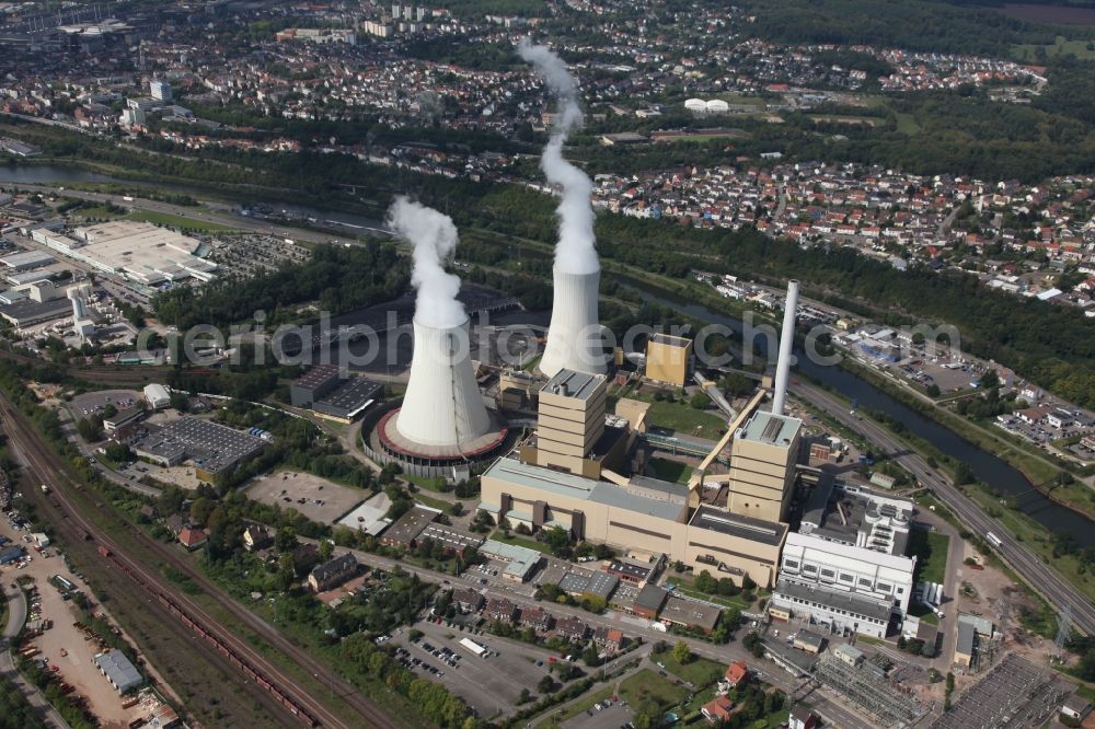 Völklingen from above - Hard coal-fired power station Fenne near Völklingen at state Saarland. First power station here was built in 1923, followed by further machines and extension buildings. Fenne delivers district heating, electricity and processual steam. Operators are Evonik New Energies GmbH and subsidiary Steag GmbH