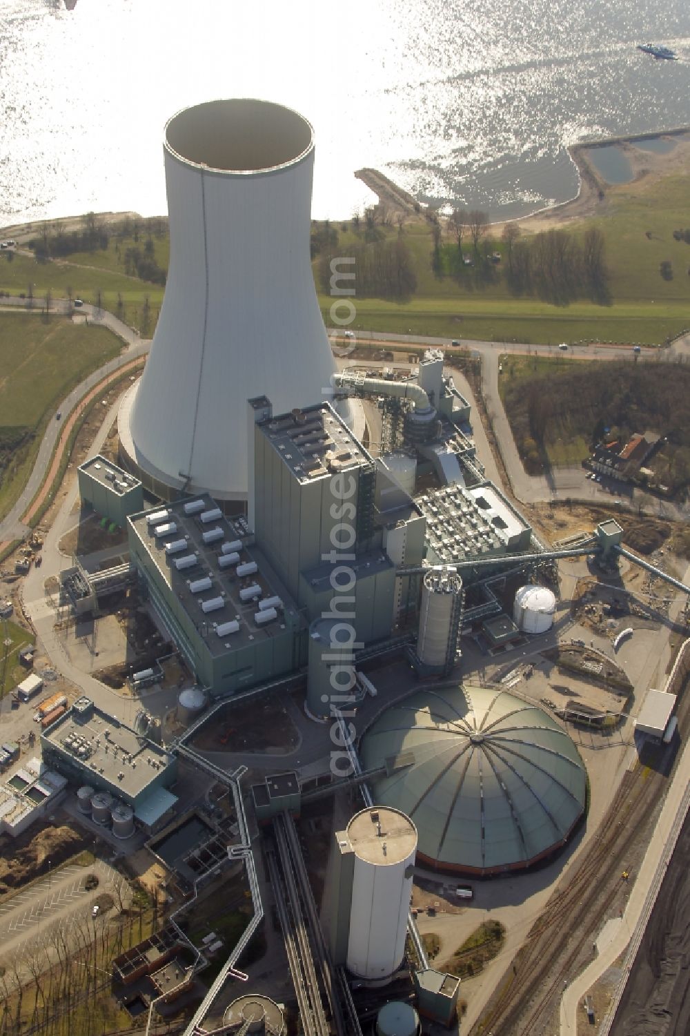 Aerial photograph Duisburg Walsum - Coal Power Plant Walsum on the banks of the Rhine in Duisburg in North Rhine-Westphalia