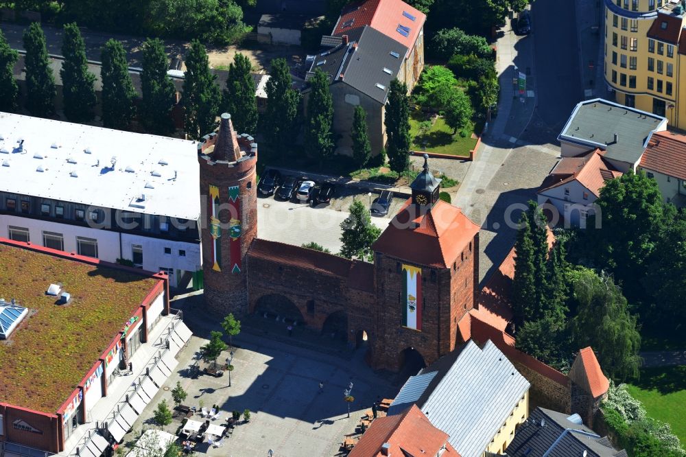 Bernau from the bird's eye view: Stone gate with the hunger tower at the former city wall of Bernau in Brandenburg