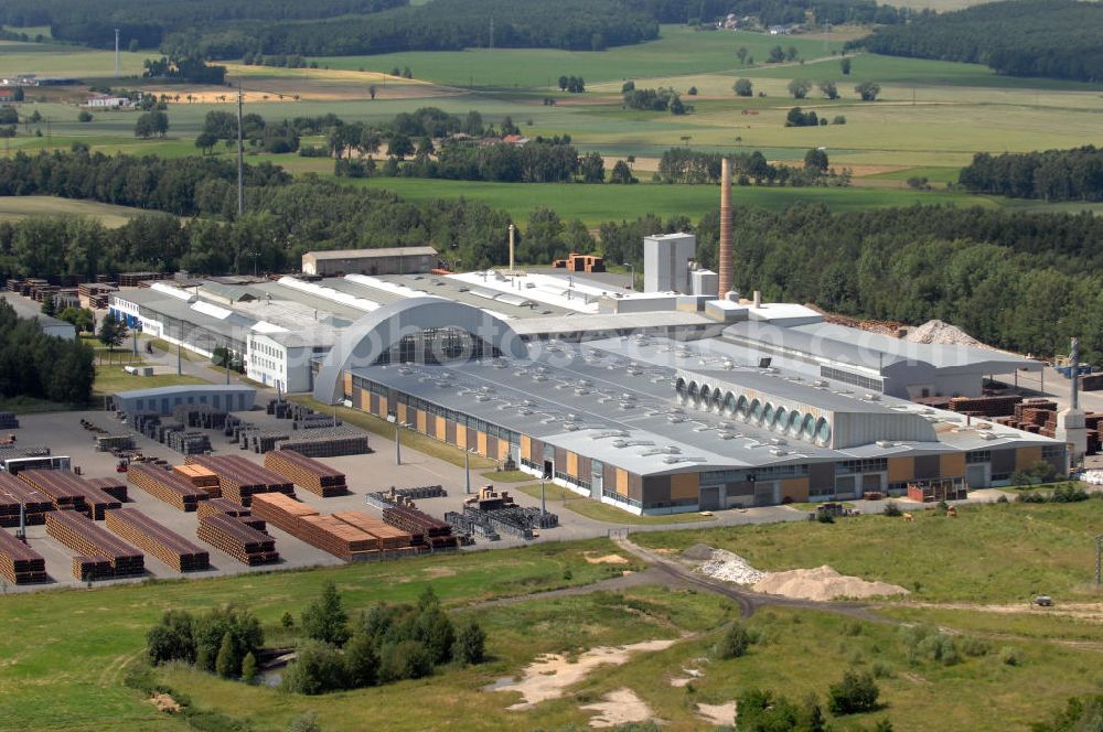 Bad Schmiedeberg from above - Blick auf das Werk der Firma STEINZEUG Abwassersysteme GmbH im Stadtteil Patzschwig. Die STEINZEUG GmbH ist Hersteller von Steinzeugrohren und Formstücken. Weitere Produktionsstandorte sind Frechen in Nordrhein-Westfalen und Hasselt in Belgien. Kontakt: STEINZEUG Abwassersysteme GmbH, Verlängerte Torgauer Straße 1, 06905 Bad Schmiedeberg, Tel. +49(0)2234 5070, Fax +49(0)2234 507730