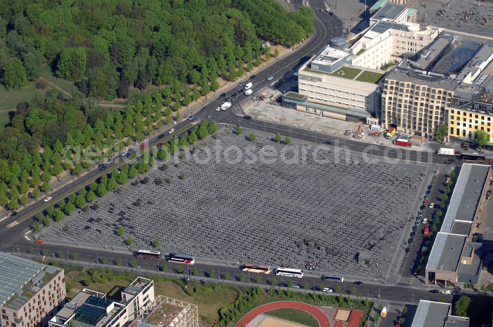 Berlin from above - Blick auf das Stelenfeld des Holocaust-Mahnmals.