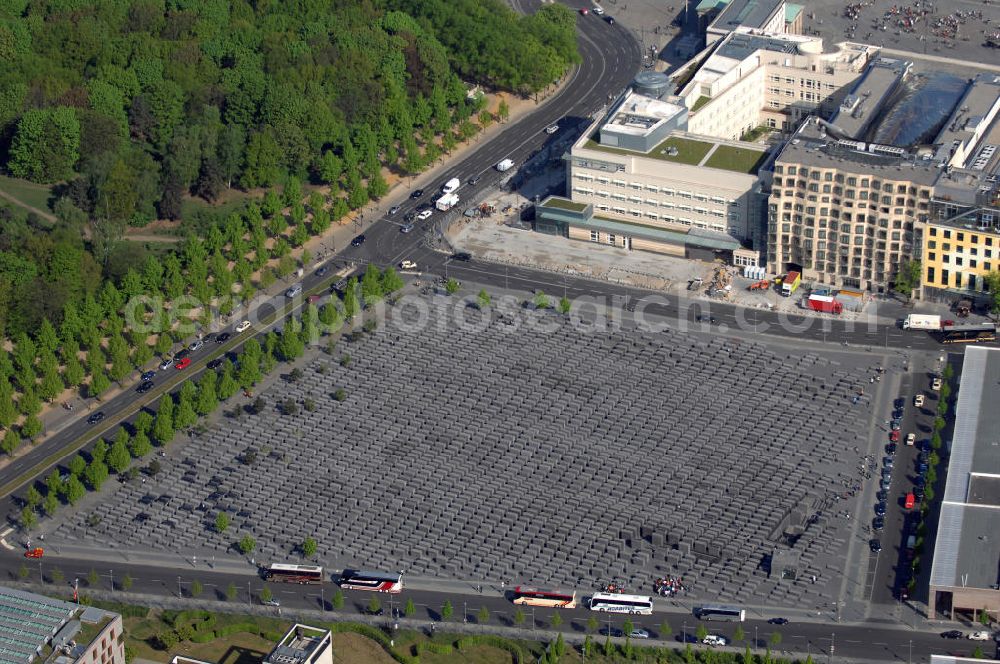 Berlin from the bird's eye view: Blick auf das Stelenfeld des Holocaust-Mahnmals.