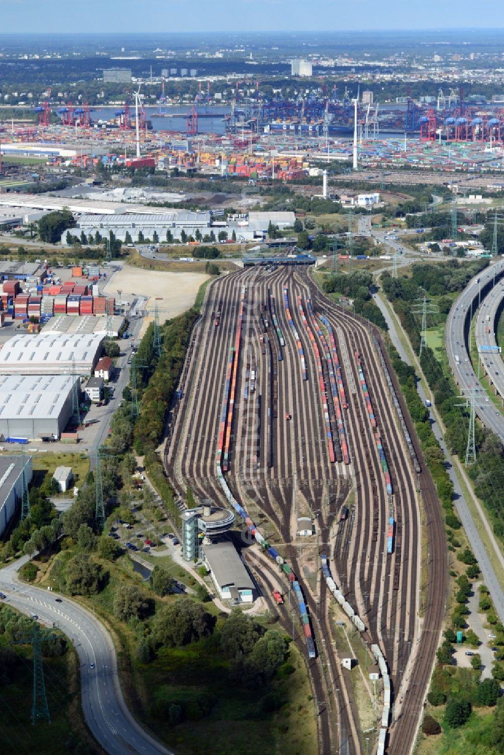 Hamburg from above - Interlocking Old Southern Elbe in Hamburg-Altenwerder. A project of the Hamburg Port Authority HPA