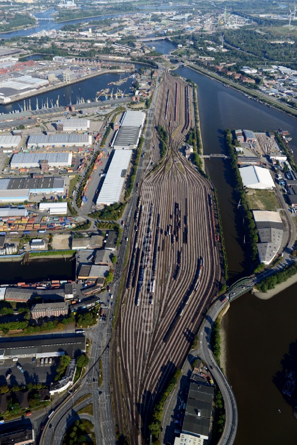 Hamburg from the bird's eye view: Interlocking Port Station Hamburg-South in Hamburg-Mitte / Kleiner Grasbrook. A project of the Hamburg Port Authority HPA