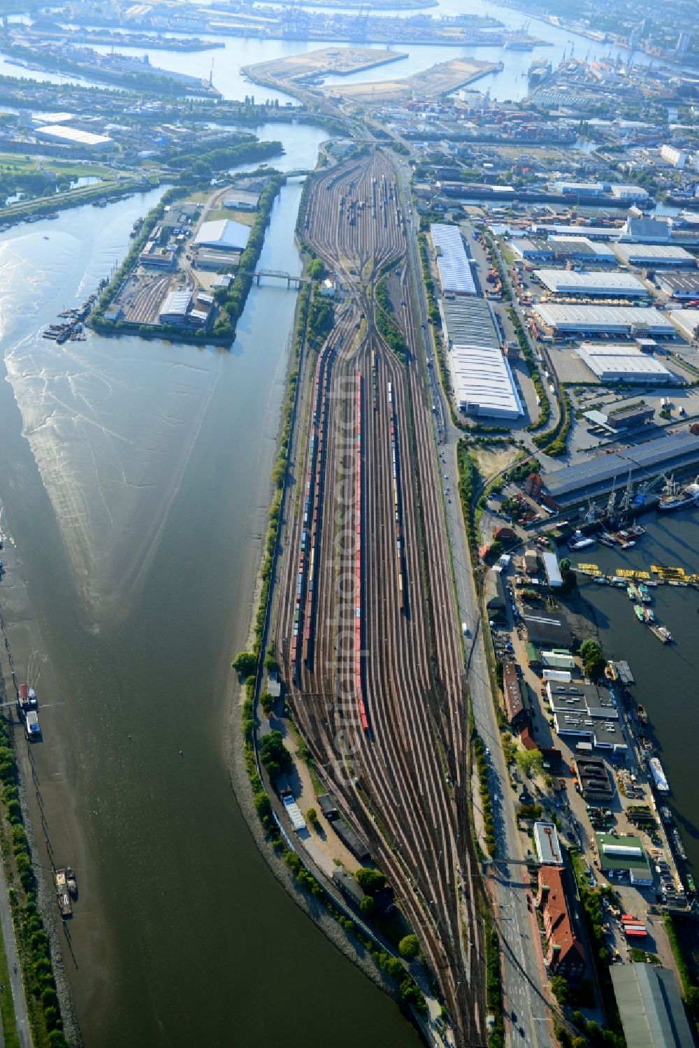 Aerial photograph Hamburg - Interlocking Port Station Hamburg-South in Hamburg-Mitte / Kleiner Grasbrook. A project of the Hamburg Port Authority HPA