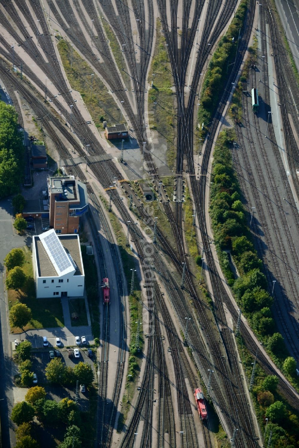 Hamburg from the bird's eye view: Interlocking Port Station Hamburg-South in Hamburg-Mitte / Kleiner Grasbrook. A project of the Hamburg Port Authority HPA