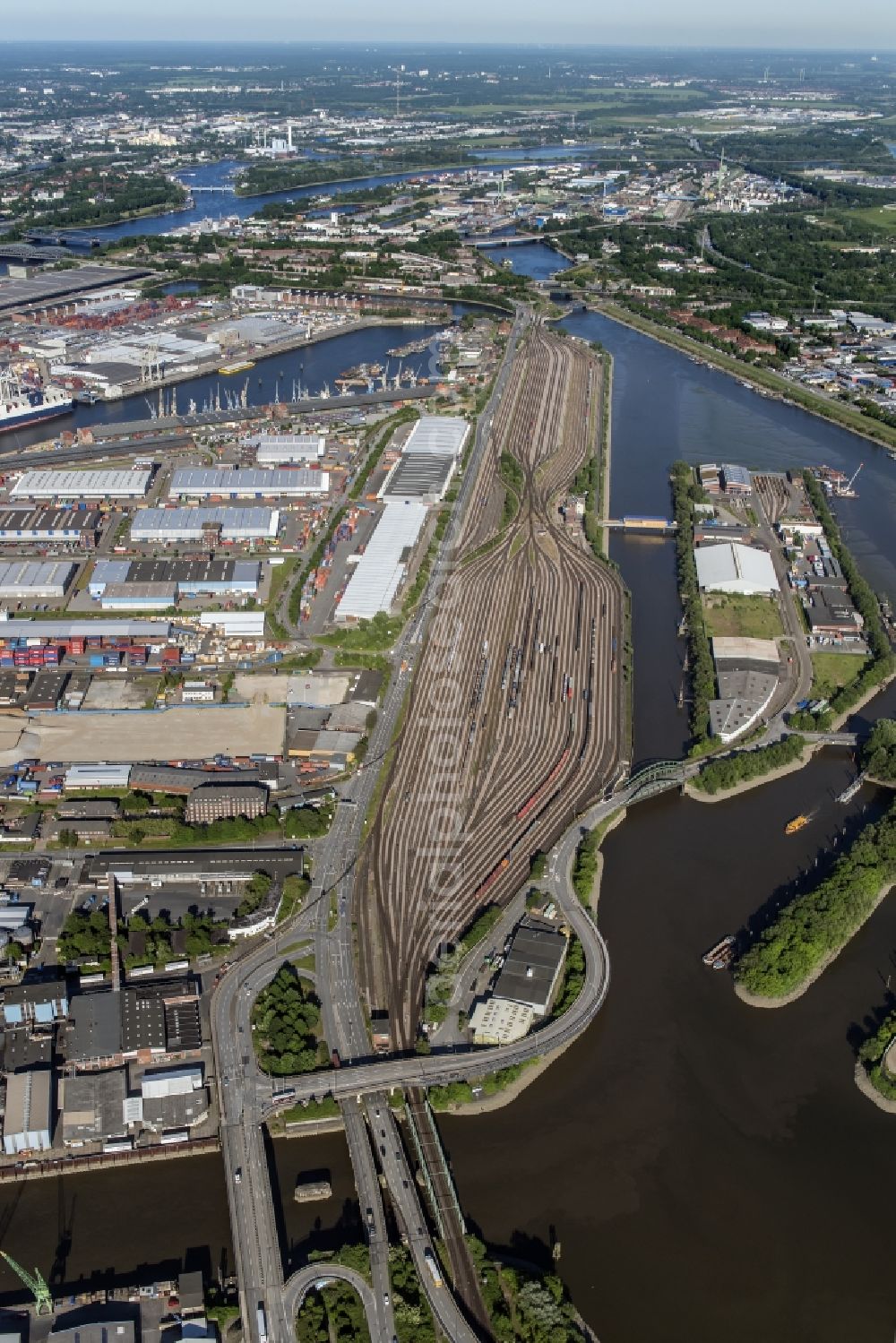 Aerial photograph Hamburg - Interlocking Port Station Hamburg-South with junction Argentinienknoten in Hamburg-Mitte / Kleiner Grasbrook. A project of the Hamburg Port Authority HPA