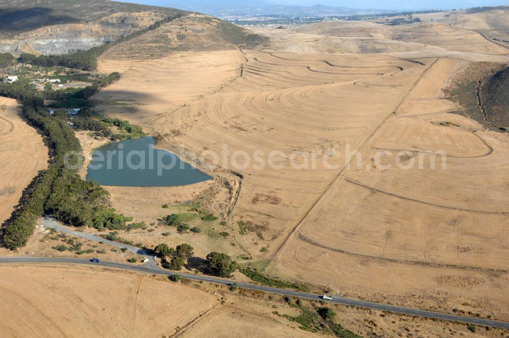 Durbanville from above - Blick auf Landschaften / Steppe, nordwestlich von Durbanville / Südafrika. View of steppes in the northwest of Durbanville / South Africa.