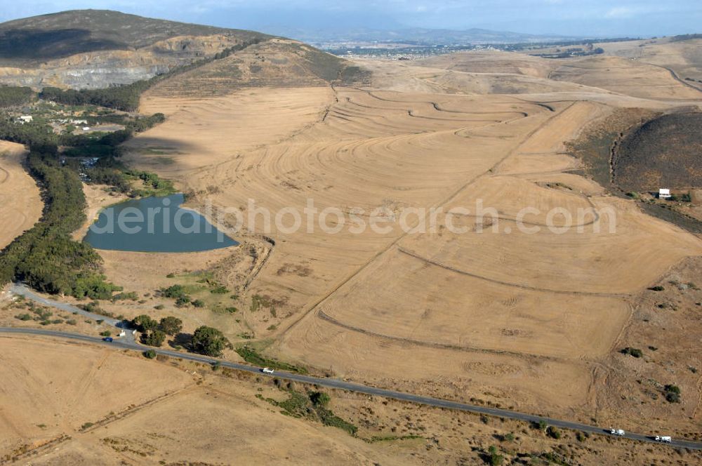 Durbanville from the bird's eye view: Blick auf Landschaften / Steppe, nordwestlich von Durbanville / Südafrika. View of steppes in the northwest of Durbanville / South Africa.