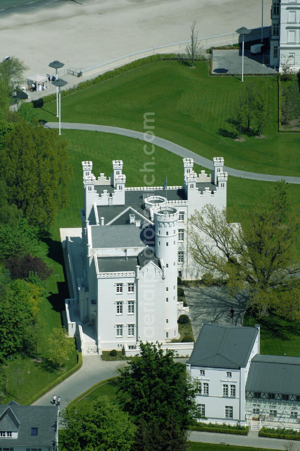 Bad Doberan - Heiligendamm from above - Blick auf die Burg Hohenzollern vom Kempinski Grand Hotel Heiligendamm. Mit der Burg Hohenzollern hatte einst Großherzog Paul Friedrich sich und seiner Gemahlin einen Traum erfüllt. Heute residiert man unter Zinnen und Giebeln in 12 luxuriösen Doppelzimmer und 9 Suiten. Kontakt: Prof.-Dr.-Vogel-Straße 16-18, 18209 Bad Doberan - Heiligendamm, Tel. +49 (0) 38203 740-0, Fax: +49 (0) 38203 740-7474, E-mail: reservations.heiligendamm@kempinski.com