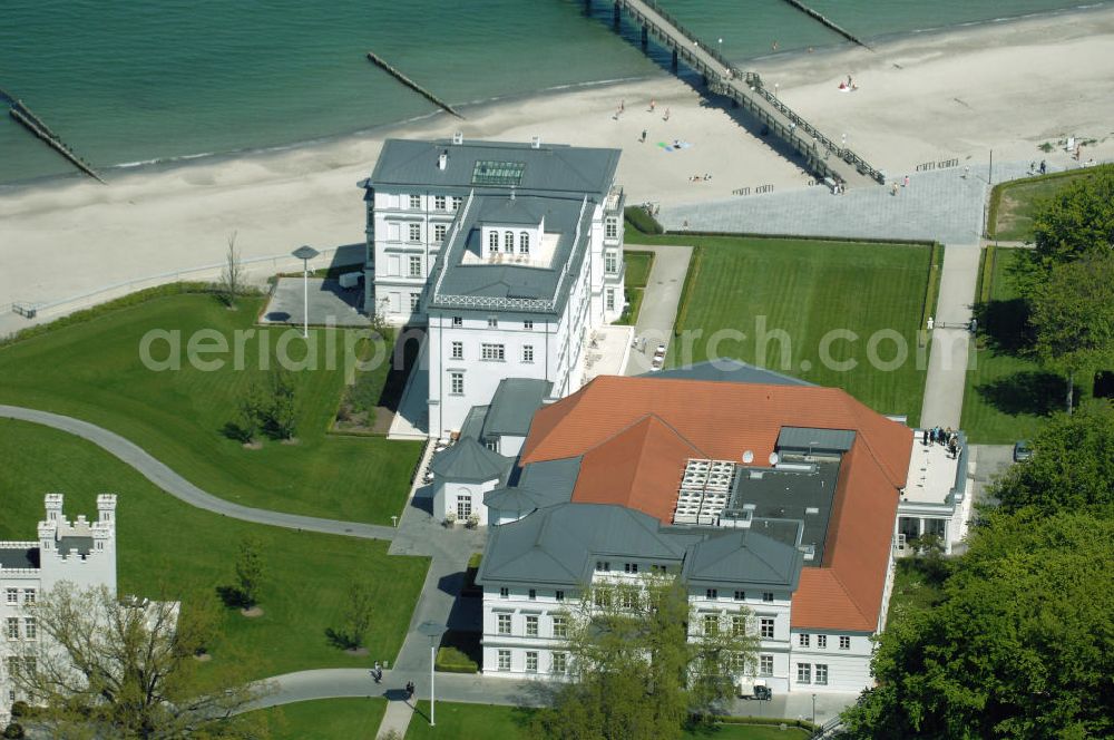 Bad Doberan - Heiligendamm from the bird's eye view: Blick auf das Haus Mecklenburg und Kurhaus vom Kempinski Grand Hotel Heiligendamm. Das Haus Mecklenburg umfasst 35 luxuriösen Doppelzimmer und 17 Suiten. Das Haus Mecklenburg erreicht man vom Kurhaus durch einen Wandelgang. Das Kurhaus ist der Mittelpunkt der Hotelanlage mit einem Ballsaal und Restaurant. Kontakt: Prof.-Dr.-Vogel-Straße 16-18, 18209 Bad Doberan - Heiligendamm, Tel. +49 (0) 38203 740-0, Fax: +49 (0) 38203 740-7474, E-mail: reservations.heiligendamm@kempinski.com