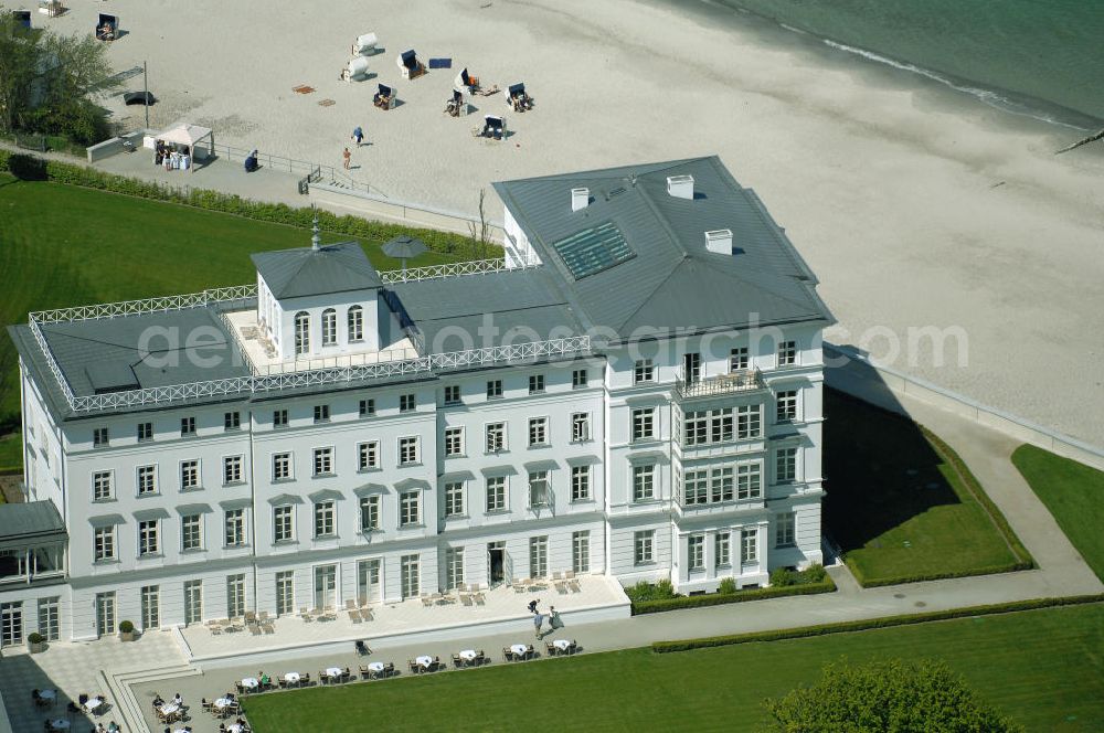 Bad Doberan - Heiligendamm from above - Blick auf das Haus Mecklenburg vom Kempinski Grand Hotel Heiligendamm. Es umfasst 35 luxuriösen Doppelzimmer und 17 Suiten. Das Haus Mecklenburg erreicht man vom Kurhaus durch einen Wandelgang. Kontakt: Prof.-Dr.-Vogel-Straße 16-18, 18209 Bad Doberan - Heiligendamm, Tel. +49 (0) 38203 740-0, Fax: +49 (0) 38203 740-7474, E-mail: reservations.heiligendamm@kempinski.com