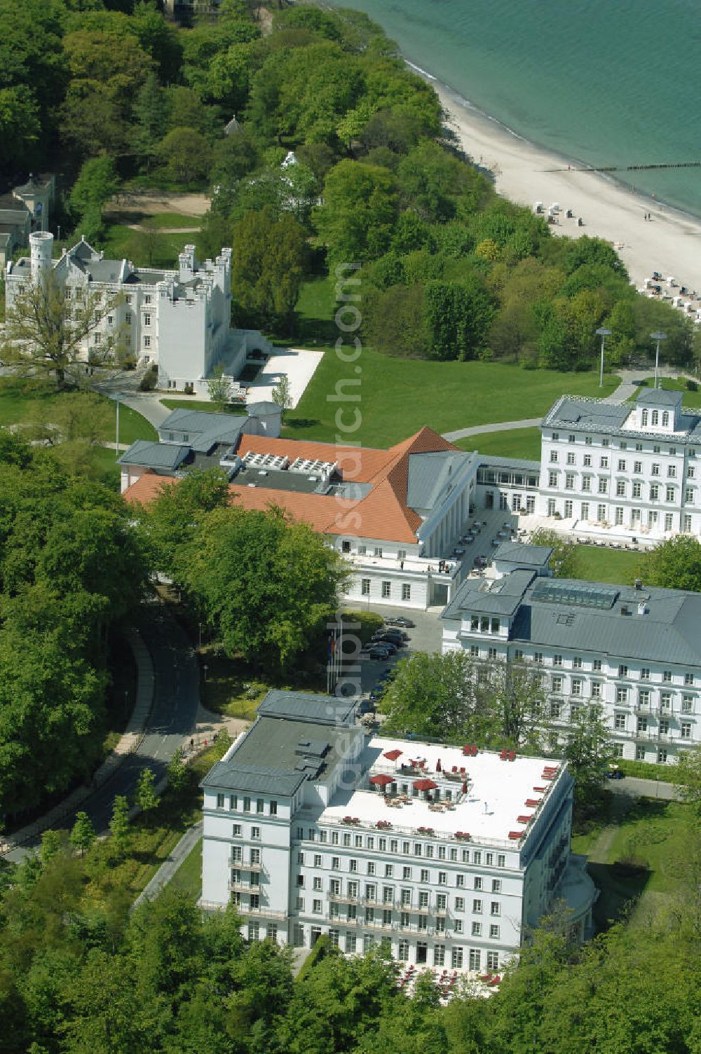 Bad Doberan - Heiligendamm from above - Blick auf das Kempinski Grand Hotel Heiligendamm. Mit dem Severin Palais, Haus Grand Hotel, Haus Mecklenburg, das Kurhaus und der Burg Hohenzollern (von vorn nach hinten). Kontakt: Prof.-Dr.-Vogel-Straße 16-18, 18209 Bad Doberan - Heiligendamm, Tel. +49 (0) 38203 740-0, Fax: +49 (0) 38203 740-7474, E-mail: reservations.heiligendamm@kempinski.com