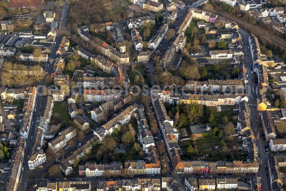 Aerial image Mülheim - Star-shaped street layout in the residential area Dichterviertel in Muelheim in the state of North Rhine-Westphalia