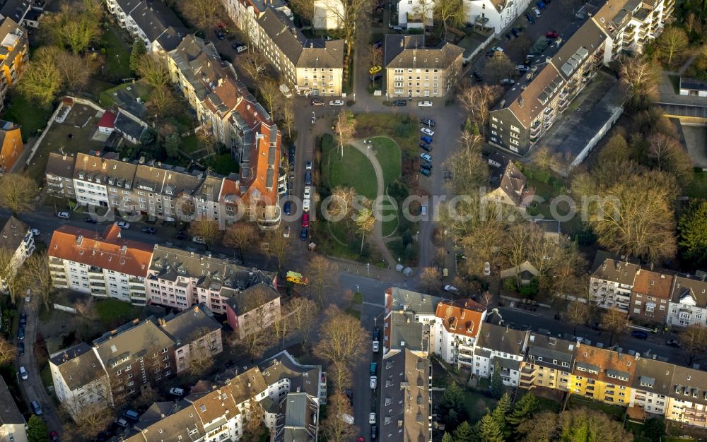 Aerial photograph Mülheim - Star-shaped street layout in the residential area Dichterviertel in Muelheim in the state of North Rhine-Westphalia