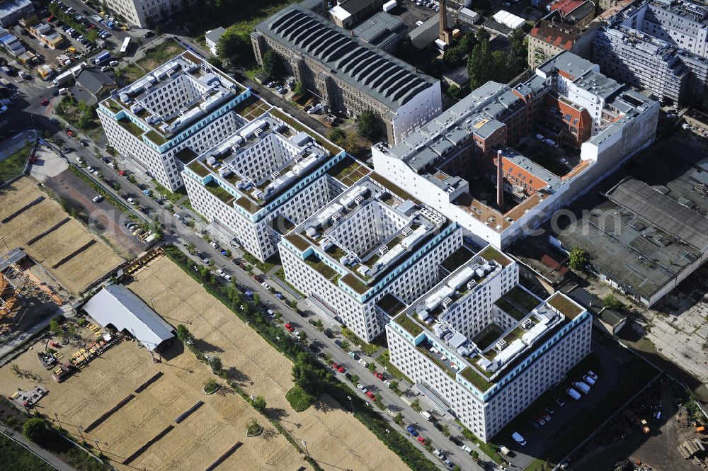 Aerial image Berlin - Das Büro- und Verwaltungsgebäude Stettiner Carree am Nordbahnhof an der Caroline-Michaelis-Straße in Berlin-Mitte. Ein Projekt der ECE Projektmanagement GmbH und der BAM Deutschland AG. The office and administrative building Stettiner Carree am Nordbahnhof in the street Caroline-Michaelis-Strasse in Mitte. A project of BAM Deutschland AG.