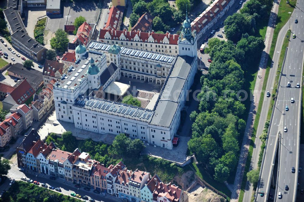 Stettin / Szczecin from above - Blick auf das Schloss der Herzöge von Pommern. Das Herzogsschloss ist heute unter dem Namen Schloss der Pommerschen Herzöge eines der größten Kulturzentren in der Woiwodschaft Westpommern. Castle of the Dukes of Pomerania. The Ducal Palace is now known as the Castle of Pomeranian Dukes one of the largest cultural centers in the West Pomerania.