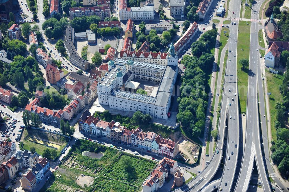 Stettin / Szczecin from the bird's eye view: Blick auf das Schloss der Herzöge von Pommern. Das Herzogsschloss ist heute unter dem Namen Schloss der Pommerschen Herzöge eines der größten Kulturzentren in der Woiwodschaft Westpommern. Castle of the Dukes of Pomerania. The Ducal Palace is now known as the Castle of Pomeranian Dukes one of the largest cultural centers in the West Pomerania.