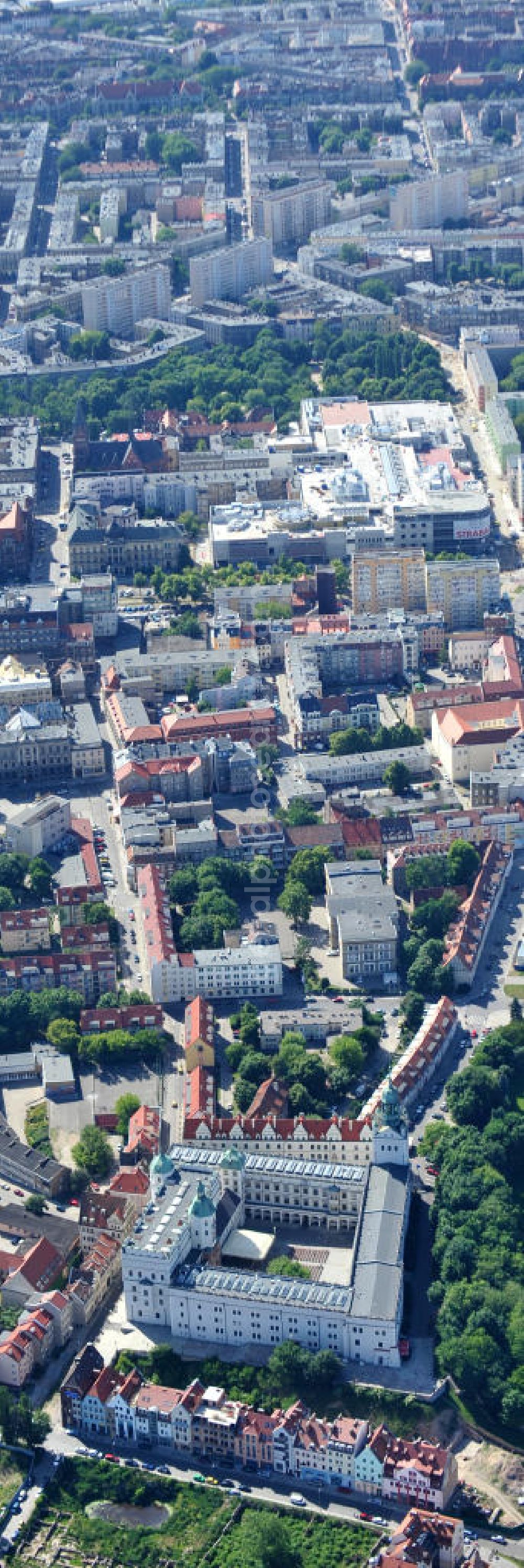 Aerial image Stettin / Szczecin - Blick auf das Schloss der Herzöge von Pommern. Das Herzogsschloss ist heute unter dem Namen Schloss der Pommerschen Herzöge eines der größten Kulturzentren in der Woiwodschaft Westpommern. Castle of the Dukes of Pomerania. The Ducal Palace is now known as the Castle of Pomeranian Dukes one of the largest cultural centers in the West Pomerania.