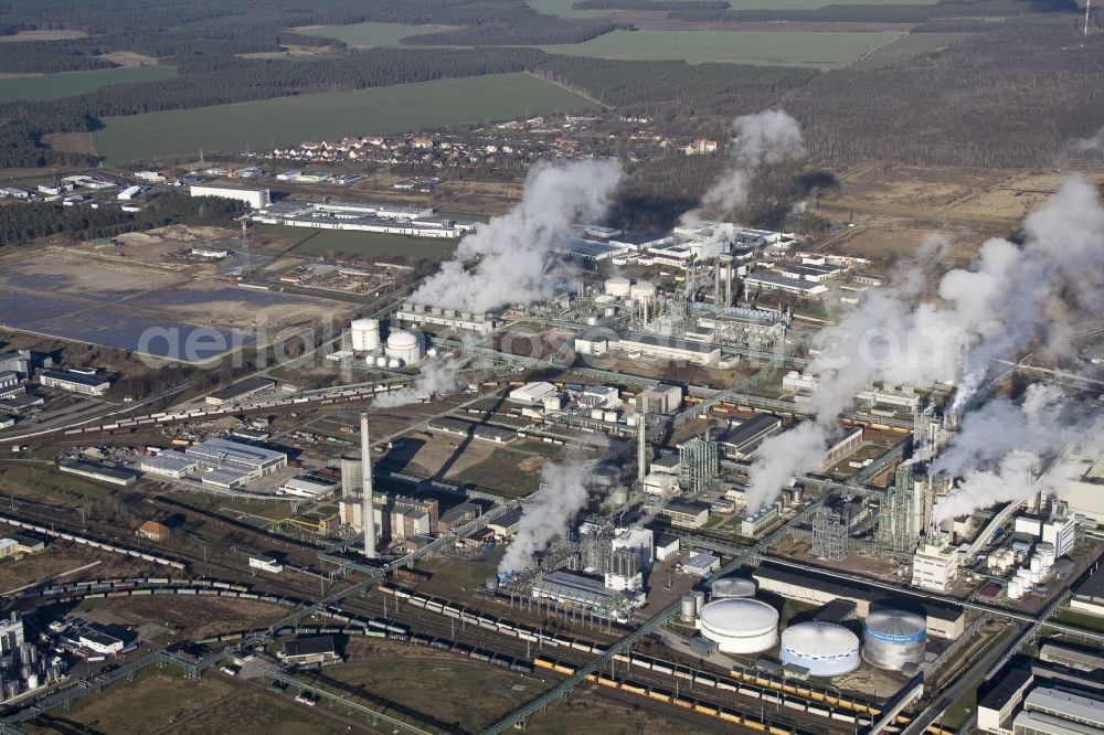 Aerial photograph Wittenberg - Piesteritz - View of the chemical agro-park Priesteritz in Saxony-Anhalt. In 1915, there were built nitrogen plants (SKW Stickstoffwerke Priesteritz GmbH). At the construction, which has grown steadily ever since, is now, since 2005, the Chemical Industrial Park with a settlement of more than 30 companies