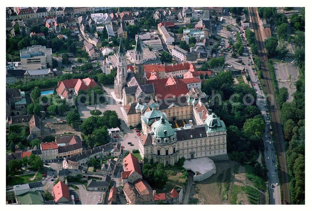 Wien (Österreich) from above - Blick auf das fast 900 Jahre alte Augustiner Stift Klosterneuburg nördlich von Wien gelegen. Stift Klosterneuburg Stiftsplatz 1 3400 Klosterneuburg bei Wien Tel.: +432243-4110