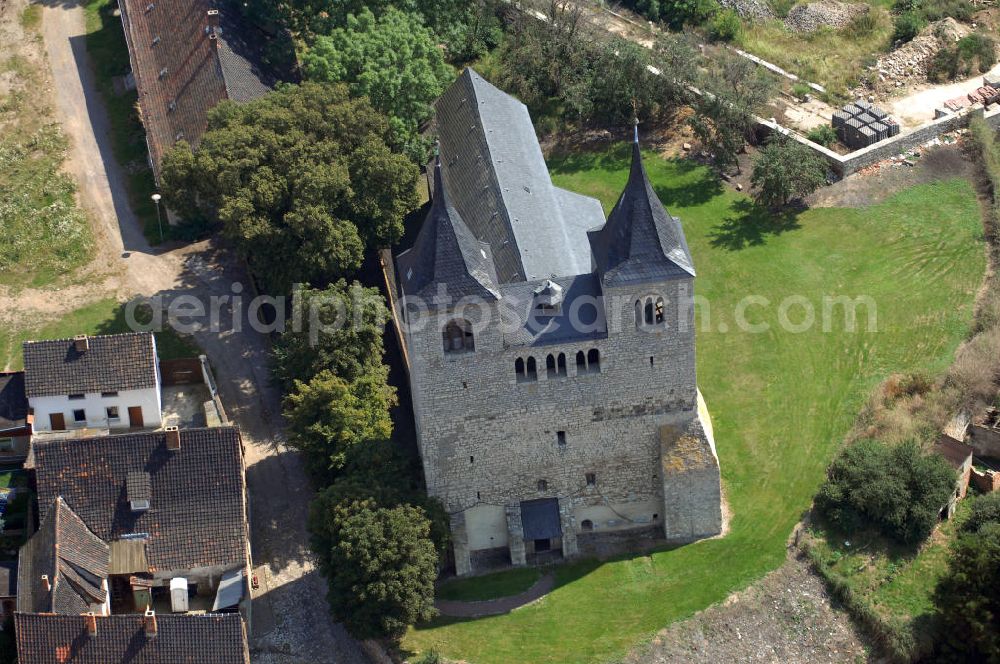 Frose from the bird's eye view: Strasse der Romanik: Zu den ältesten geistlichen Stiftungen zählt dieses im Jahre 936 von Markgraf Gero gegründete Kloster. Kontakt: Ev. Pfarramt Frose/Anhalt, Tel.: 034741-91221, Fax.: 034741-91223 Frose 2007/08/07 The collegiate church was established in the year 936 and is part of the Strasse der Romanik which leads through Saxony-Anhalt.