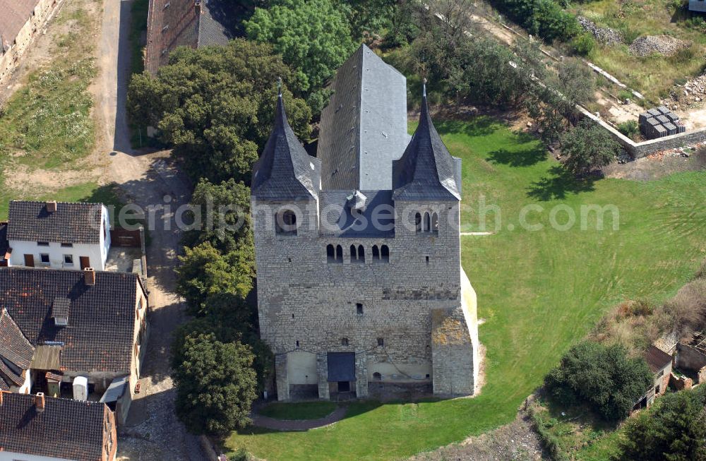 Frose from the bird's eye view: Strasse der Romanik: Zu den ältesten geistlichen Stiftungen zählt dieses im Jahre 936 von Markgraf Gero gegründete Kloster. Kontakt: Ev. Pfarramt Frose/Anhalt, Tel.: 034741-91221, Fax.: 034741-91223 Frose 2007/08/07 The collegiate church was established in the year 936 and is part of the Strasse der Romanik which leads through Saxony-Anhalt.