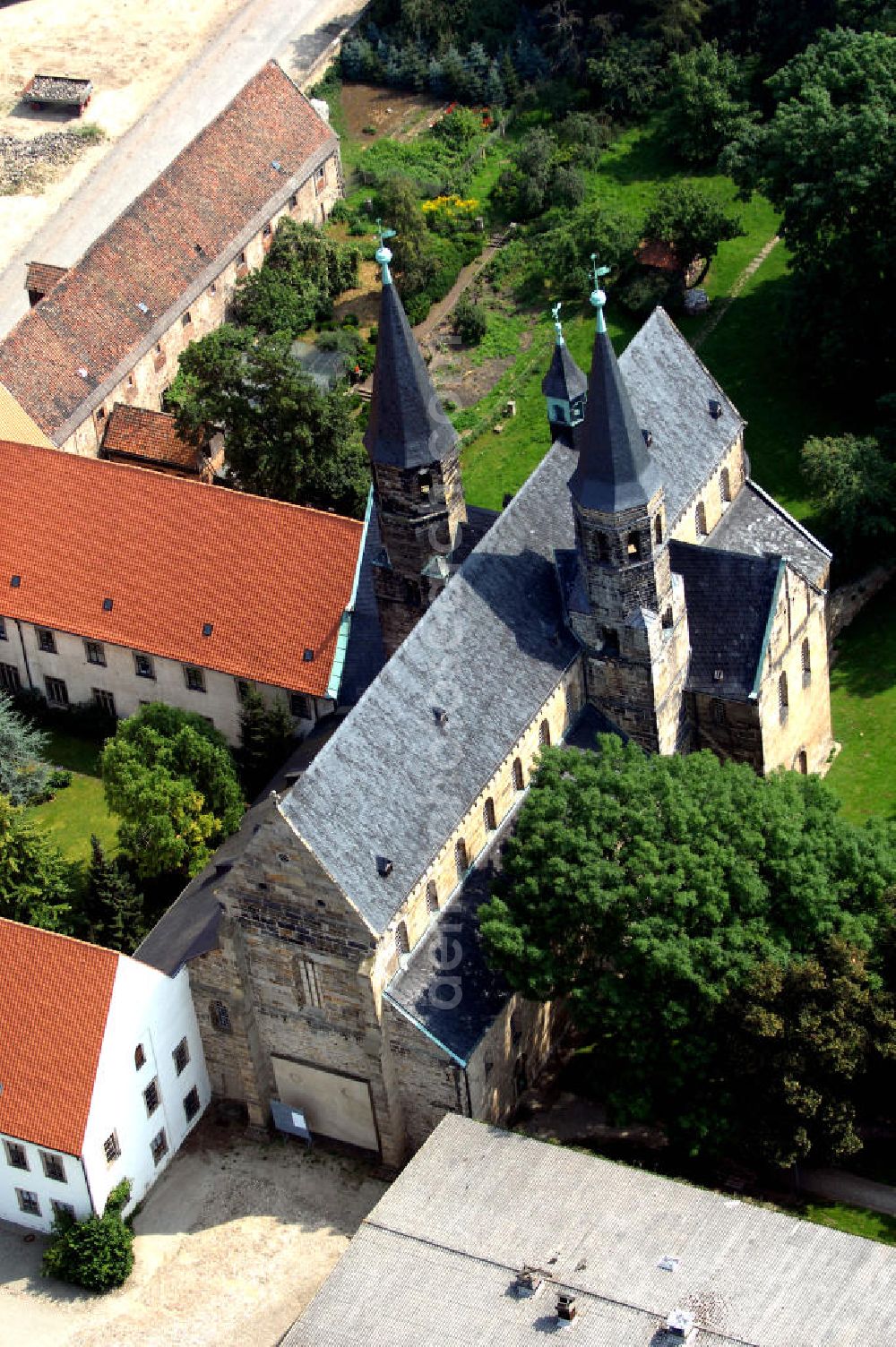 Hamersleben from the bird's eye view: Strasse der Romanik: Das Kloster Hamersleben, ein ehemaliges Augustiner-Chorherrenstift im Bistum Halberstadt, gehört heute zum Bistum Magdeburg und liegt in Sachsen-Anhalt. Kontakt: Katholisches Pfarramt Ludger Kemming, Klosterhof 8, Tel. + Fax: 039401-483