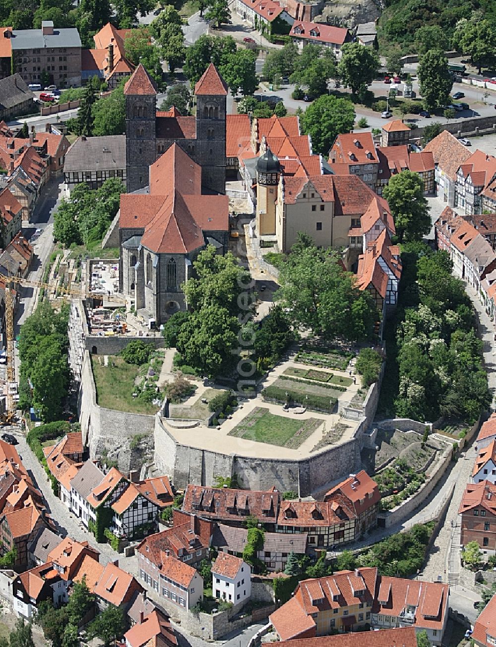 Aerial image Quedlinburg - Collegiate Church St. Servatius and Castle Quedlinburg in Saxony-Anhalt. The place with half-timbered houses as well as the castle with the historic church are part of the UNESCO world cultural heritage