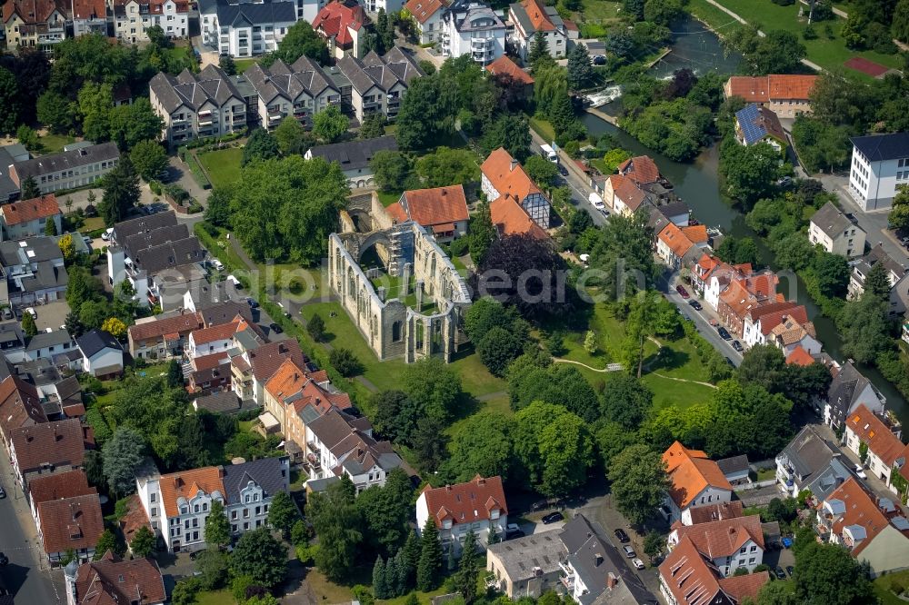 Aerial image Lippstadt - The ruin Stiftsruine and district view of Lippstadt in the state North Rhine-Westphalia. The church kleine Marienkirche, of which only remained the ruines Stiftsruine, was built in 1190 and is an early gothic hall church