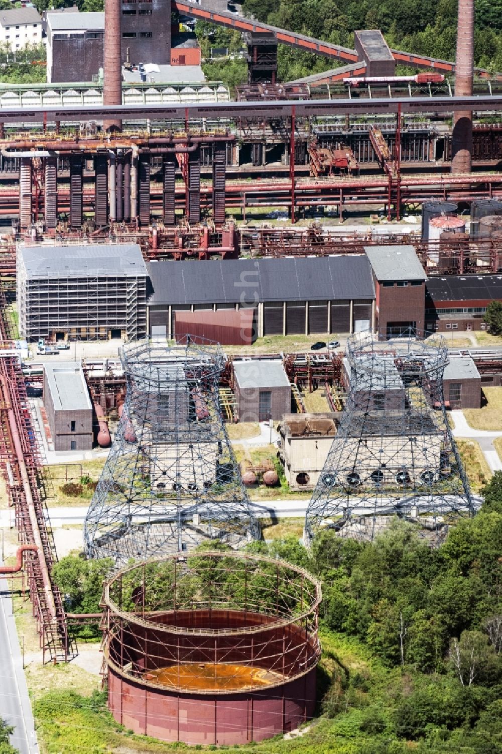 Essen from above - Structure of the waterworks with high storage facility in the district Stoppenberg in Essen in the state North Rhine-Westphalia, Germany