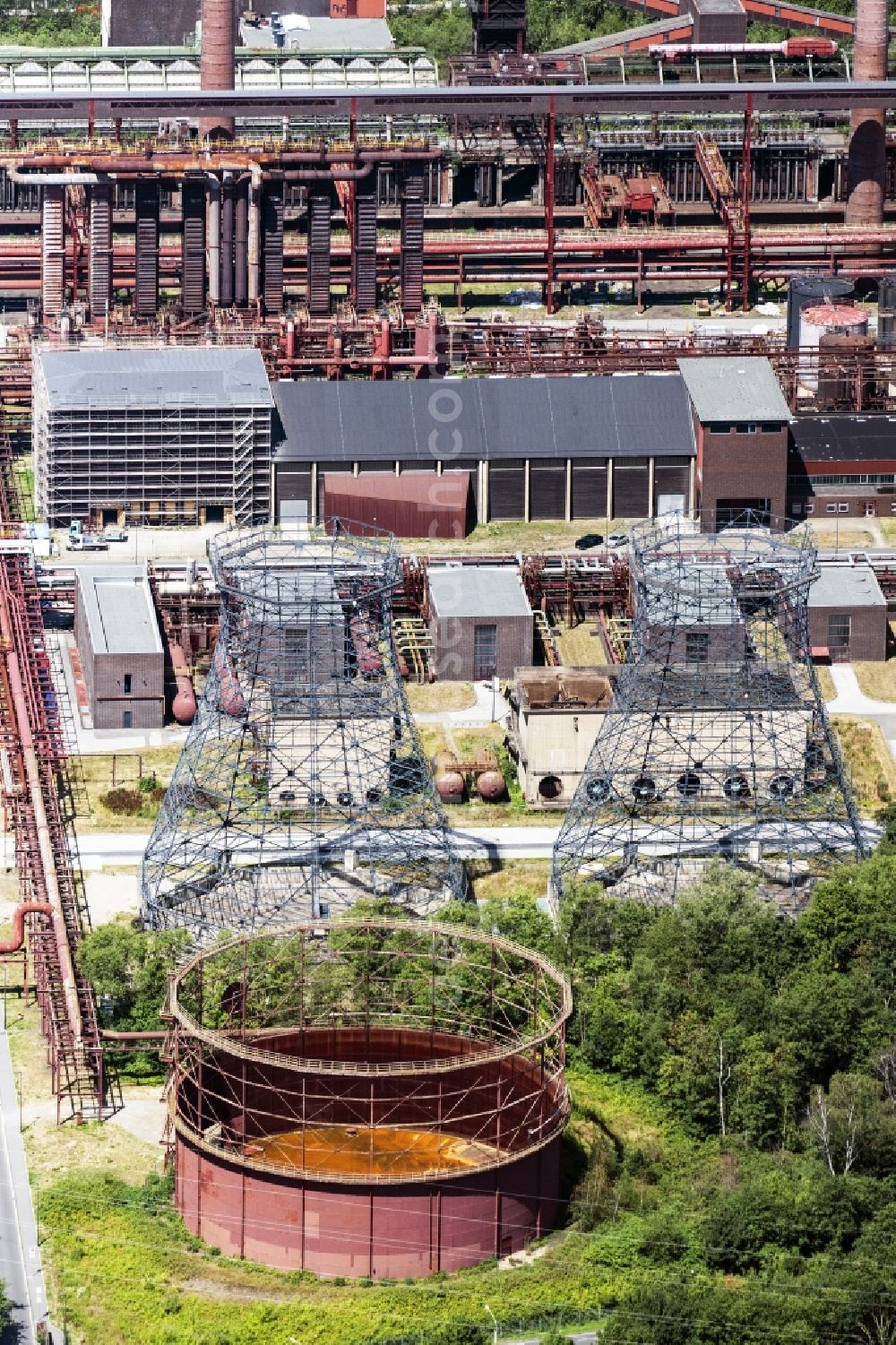 Essen from the bird's eye view: Structure of the waterworks with high storage facility in the district Stoppenberg in Essen in the state North Rhine-Westphalia, Germany