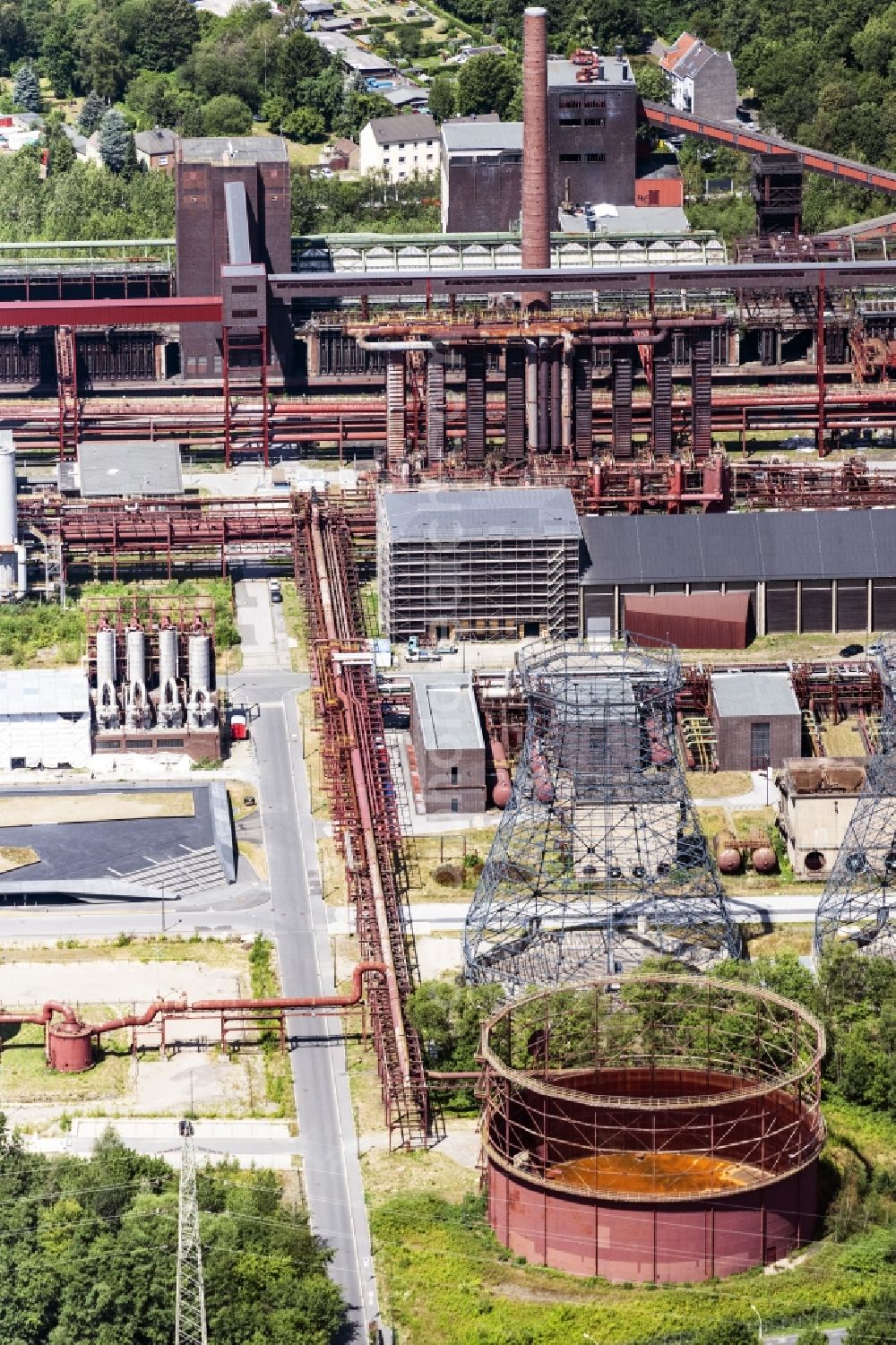 Aerial image Essen - Structure of the waterworks with high storage facility in the district Stoppenberg in Essen in the state North Rhine-Westphalia, Germany