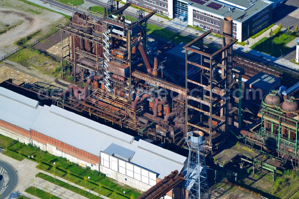 Aerial photograph Dortmund - Disused production halls and technical equipment of the HSP Hoesch sheet piling and Profile GmbH in Dortmund in North Rhine-Westphalia. The HSP GmbH was a steel construction companies and manufacturers of steel sheet piles and profiles