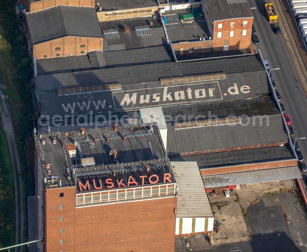 Düsseldorf from the bird's eye view: Ruins of the high silo and grain storage with adjacent storage MUSKATOR AG in Duesseldorf in the state North Rhine-Westphalia, Germany