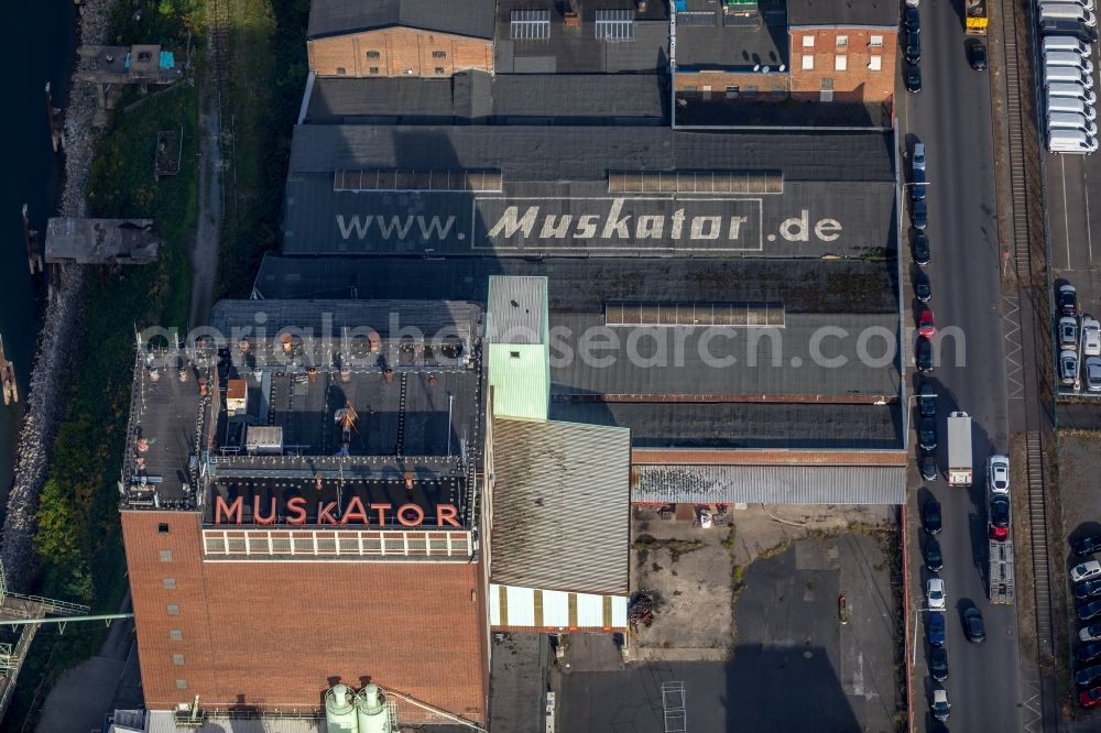 Aerial image Düsseldorf - Ruins of the high silo and grain storage with adjacent storage MUSKATOR AG in Duesseldorf in the state North Rhine-Westphalia, Germany