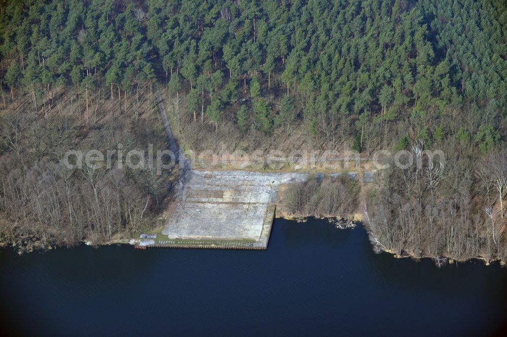 Aerial image Jünsdorf - On the west bank of the Krumme Lanke said North Bay of Rangsdorfer lake in the state Brandenbeurg exists a larger concrete harbor similar pier. This was originally created for extensive measures to sludging of Rangsdorfer lake