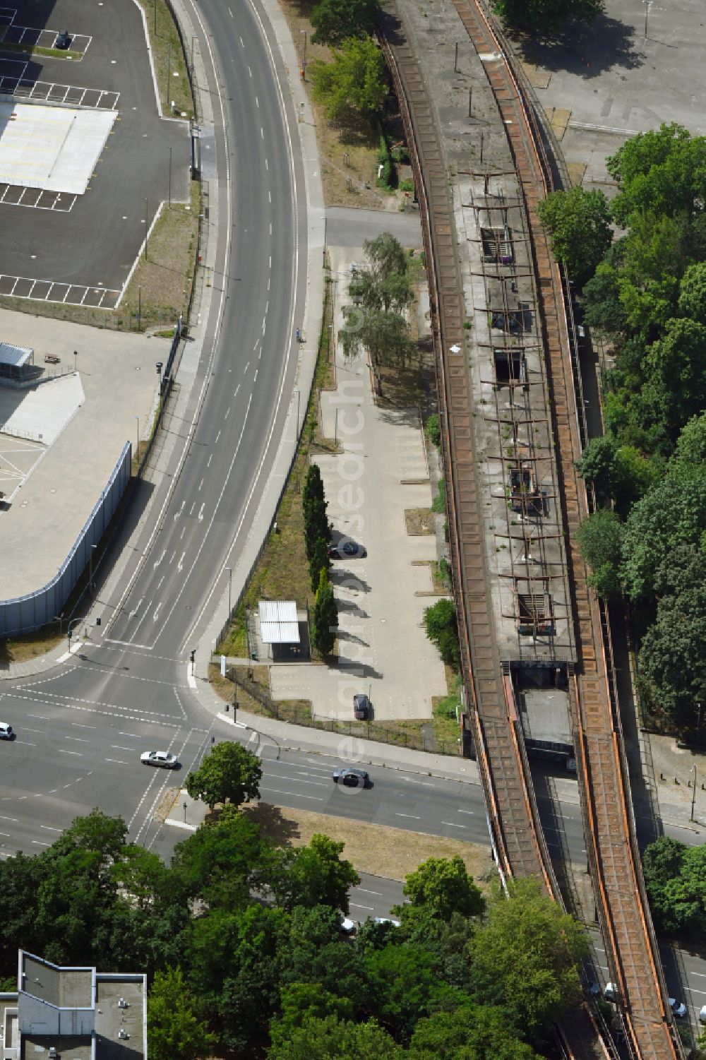 Aerial image Berlin - Dismantled and decommissioned station building and traces of the tracks of the S-Bahn station in the district Siemensstadt in Berlin, Germany