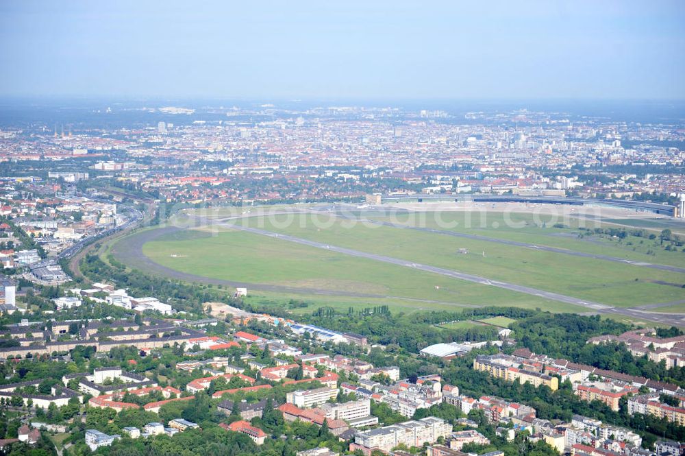 Berlin Tempelhof from above - Blick auf den stillgelegten Flughafen Berlin - Tempelhof. Das Areal am Tempelhofer Flugfeld wird von der landeseigenen BIM Berliner Immobilienmanagement GmbH verwaltet. View of the disused airport Berlin - Tempelhof.