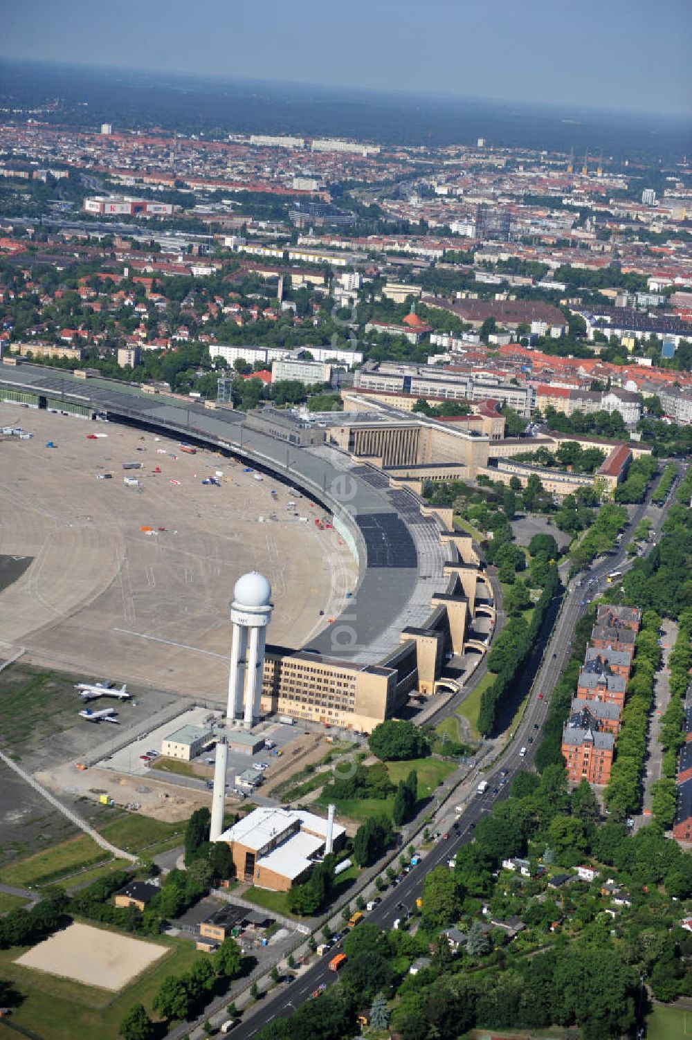 Berlin Tempelhof from the bird's eye view: Blick auf den stillgelegten Flughafen Berlin - Tempelhof. Das Areal am Tempelhofer Flugfeld wird von der landeseigenen BIM Berliner Immobilienmanagement GmbH verwaltet. View of the disused airport Berlin - Tempelhof.