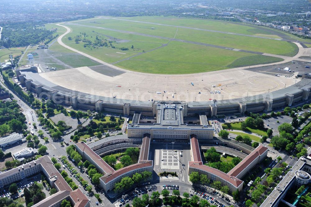 Berlin Tempelhof from the bird's eye view: Blick auf den stillgelegten Flughafen Berlin - Tempelhof. Das Areal am Tempelhofer Flugfeld wird von der landeseigenen BIM Berliner Immobilienmanagement GmbH verwaltet. View of the disused airport Berlin - Tempelhof.