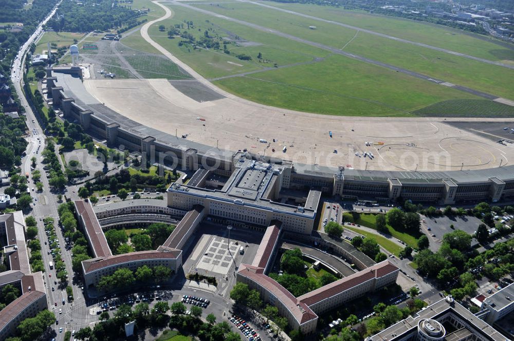 Berlin Tempelhof from above - Blick auf den stillgelegten Flughafen Berlin - Tempelhof. Das Areal am Tempelhofer Flugfeld wird von der landeseigenen BIM Berliner Immobilienmanagement GmbH verwaltet. View of the disused airport Berlin - Tempelhof.