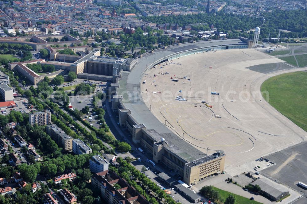 Berlin Tempelhof from above - Blick auf den stillgelegten Flughafen Berlin - Tempelhof. Das Areal am Tempelhofer Flugfeld wird von der landeseigenen BIM Berliner Immobilienmanagement GmbH verwaltet. View of the disused airport Berlin - Tempelhof.