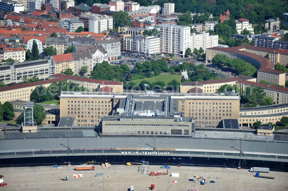 Berlin Tempelhof from above - Blick auf den stillgelegten Flughafen Berlin - Tempelhof. Das Areal am Tempelhofer Flugfeld wird von der landeseigenen BIM Berliner Immobilienmanagement GmbH verwaltet. View of the disused airport Berlin - Tempelhof.