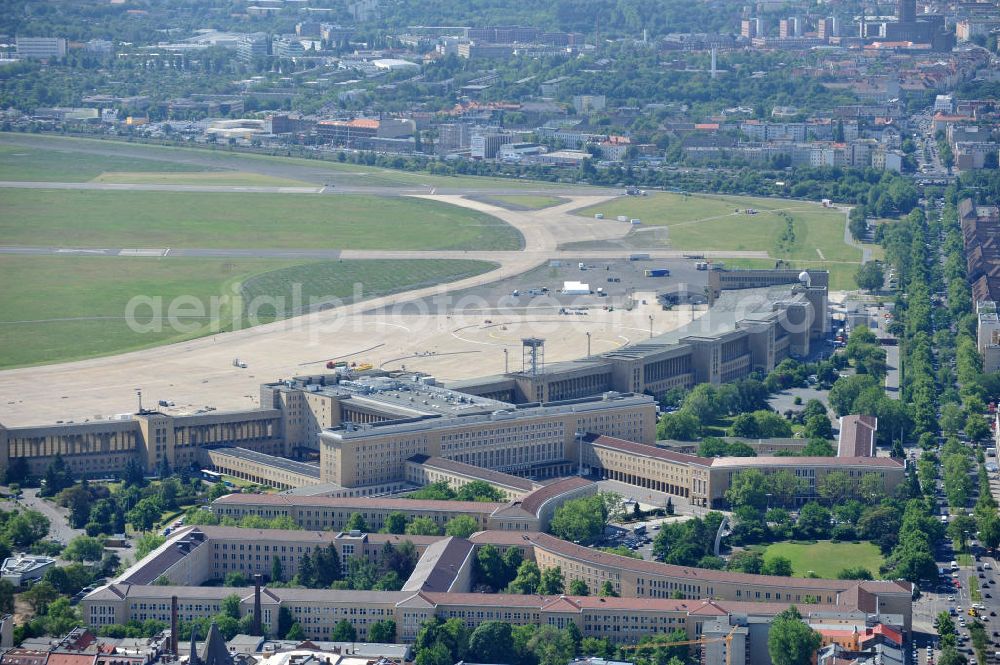 Berlin Tempelhof from above - Blick auf den stillgelegten Flughafen Berlin - Tempelhof. Das Areal am Tempelhofer Flugfeld wird von der landeseigenen BIM Berliner Immobilienmanagement GmbH verwaltet. View of the disused airport Berlin - Tempelhof.