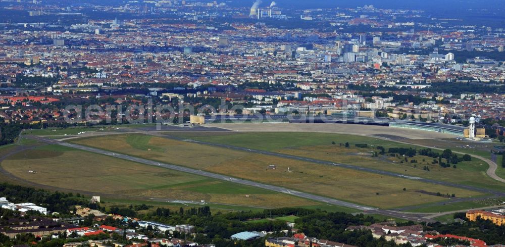 Aerial photograph Berlin Tempelhof - View of the disused airport Berlin - Tempelhof