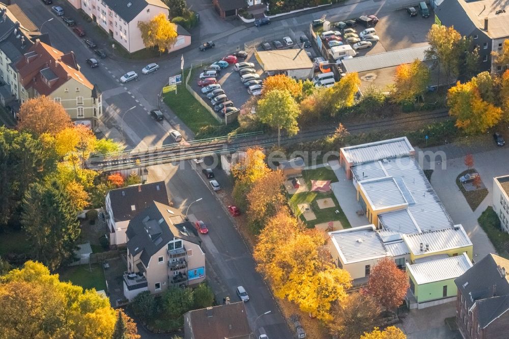 Witten from the bird's eye view: Retired railway bridge building to route the train tracks Sprockhoeveler street in Witten in the state North Rhine-Westphalia